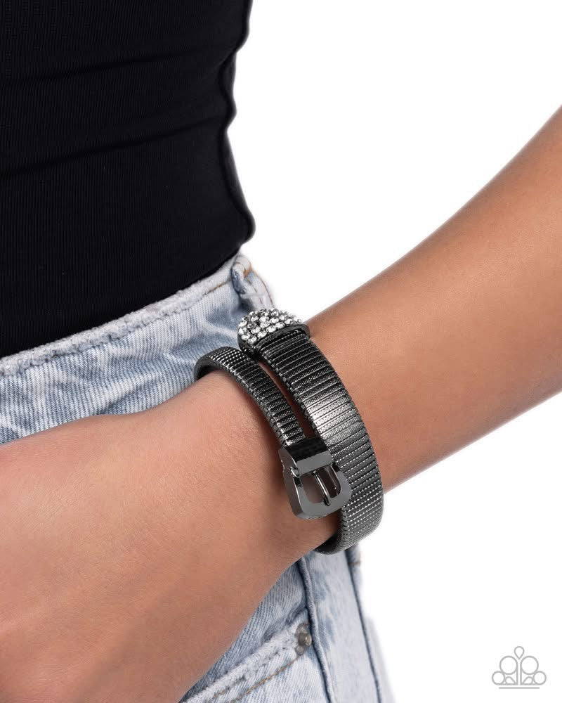 Belted Brilliance“ Black Buckled Bracelet